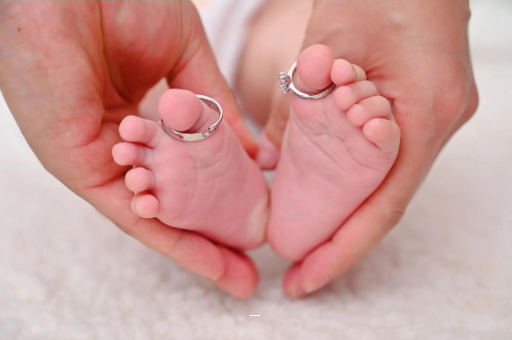 敦煌宝宝挤眼睛是怎么回事